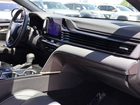 Used 2025 Toyota Camry SE FWD image 9