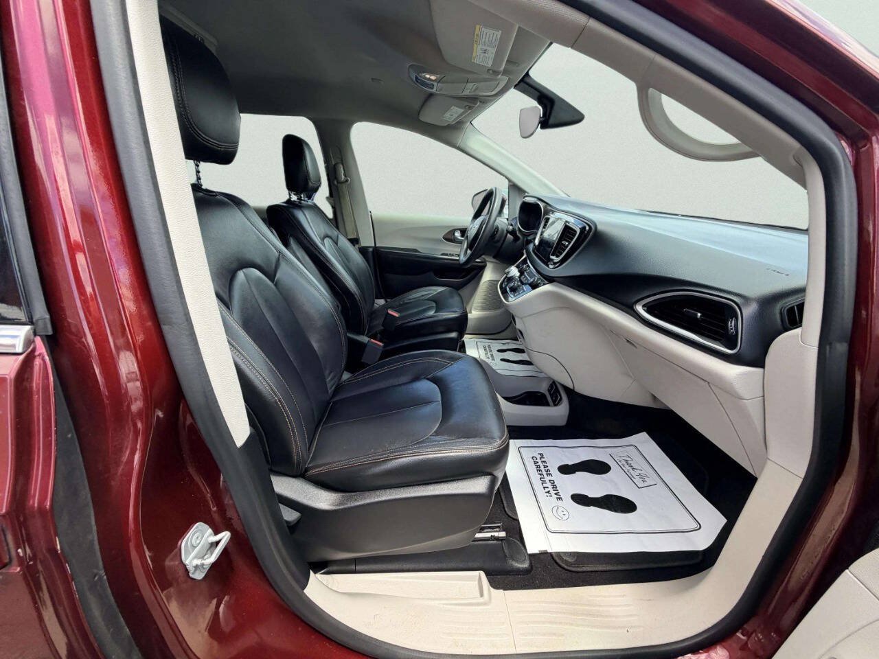 Used 2017 Chrysler Pacifica Touring FWD image 35
