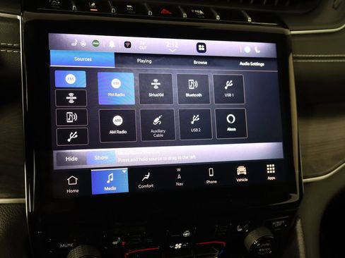 Used 2023 Jeep Grand Cherokee Limited w/ Black Appearance Package image 32