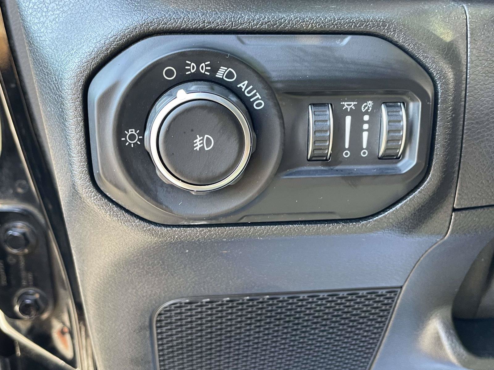 Used 2020 Jeep Wrangler Unlimited Sahara AWD/4WD image 21