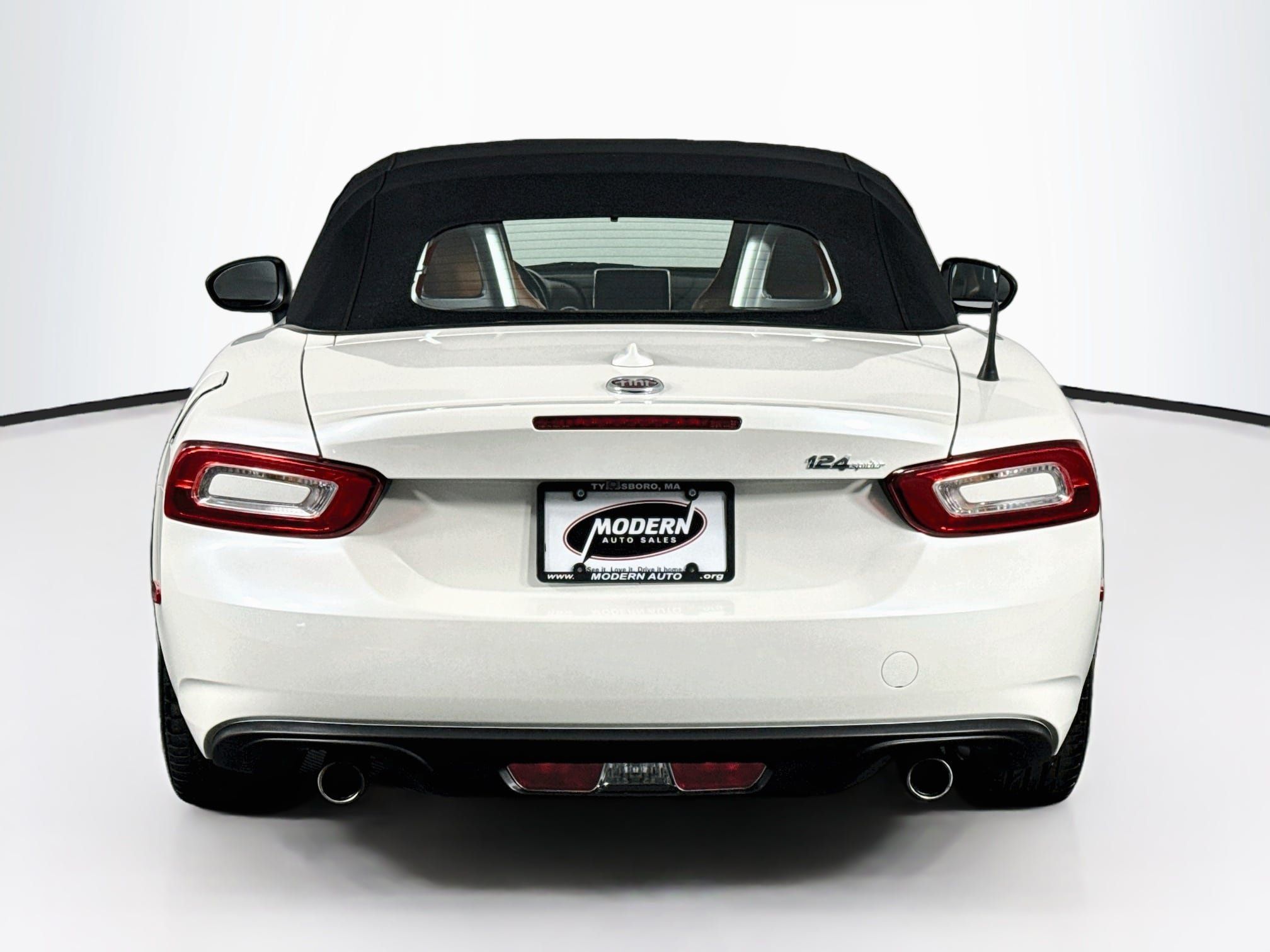 Used 2018 FIAT 124 Spider Lusso w/ Navigation & Sound Group RWD image 14