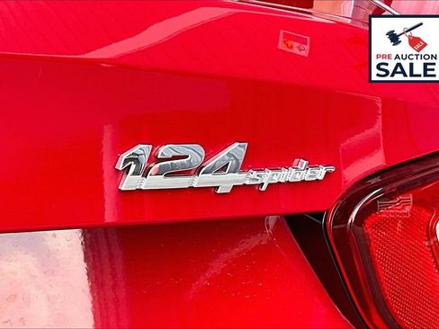 Used 2018 FIAT 124 Spider Classica w/ Technology & Siriusxm Group RWD image 8