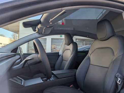 Used 2026 Tesla Model Y Long Range image 8