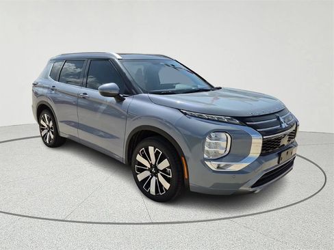 New 2025 Mitsubishi Outlander SEL image 3