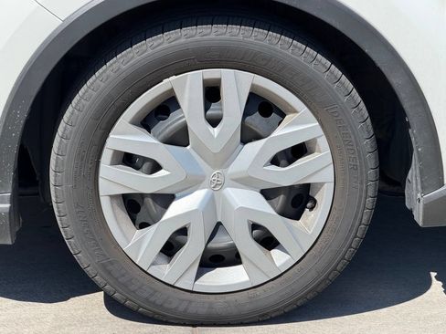 Used 2021 Toyota C-HR LE FWD image 7