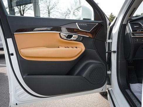 Used 2016 Volvo XC90 T6 Momentum w/ Protection Package Plus image 14