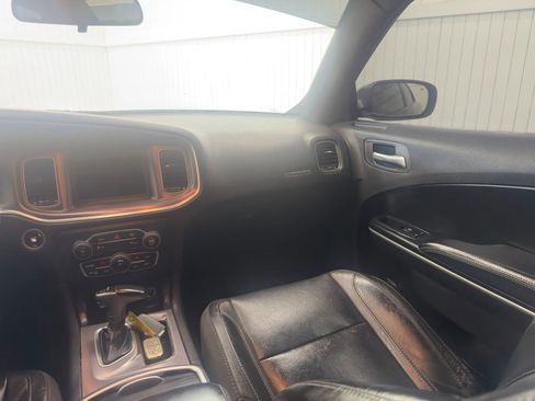 Used 2019 Dodge Charger SXT image 16