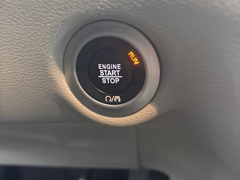 Used 2024 Chrysler Voyager LX image 32