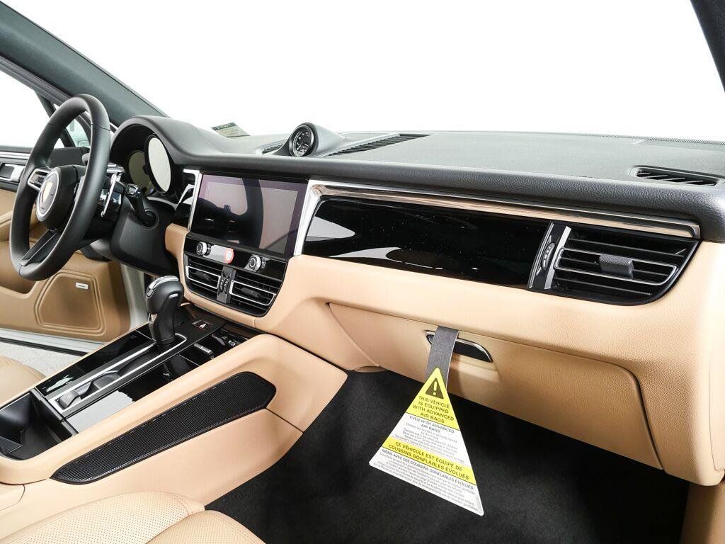 Certified 2026 Porsche Macan AWD/4WD image 25