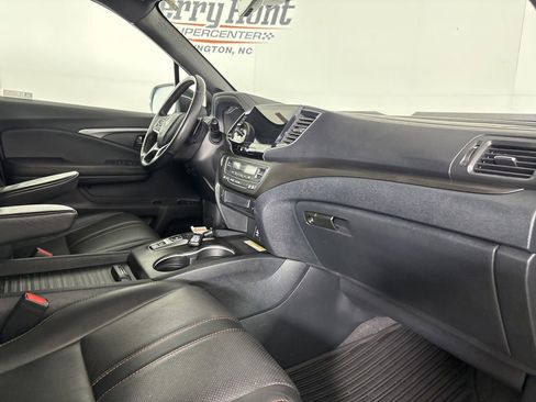 Used 2023 Honda Passport TrailSport image 32