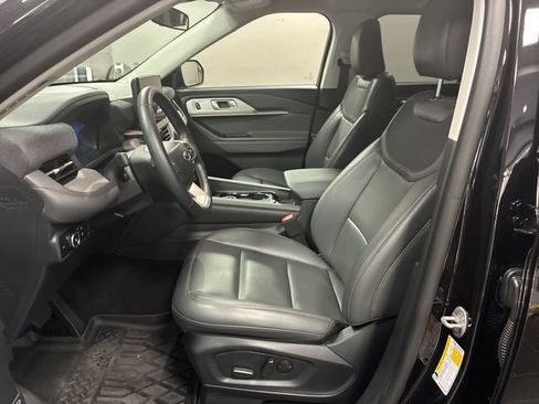 Used 2026 Ford Explorer Active w/ Active Comfort Package RWD image 9