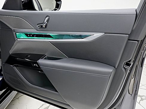 Used 2023 BMW i7 xDrive60 image 49