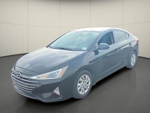 Used 2019 Hyundai Elantra SE w/ Winter Weather Package image 3