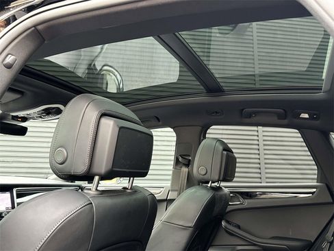 Used 2025 Porsche Macan image 16