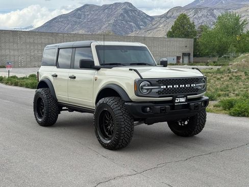 Used 2025 Ford Bronco Badlands image 1