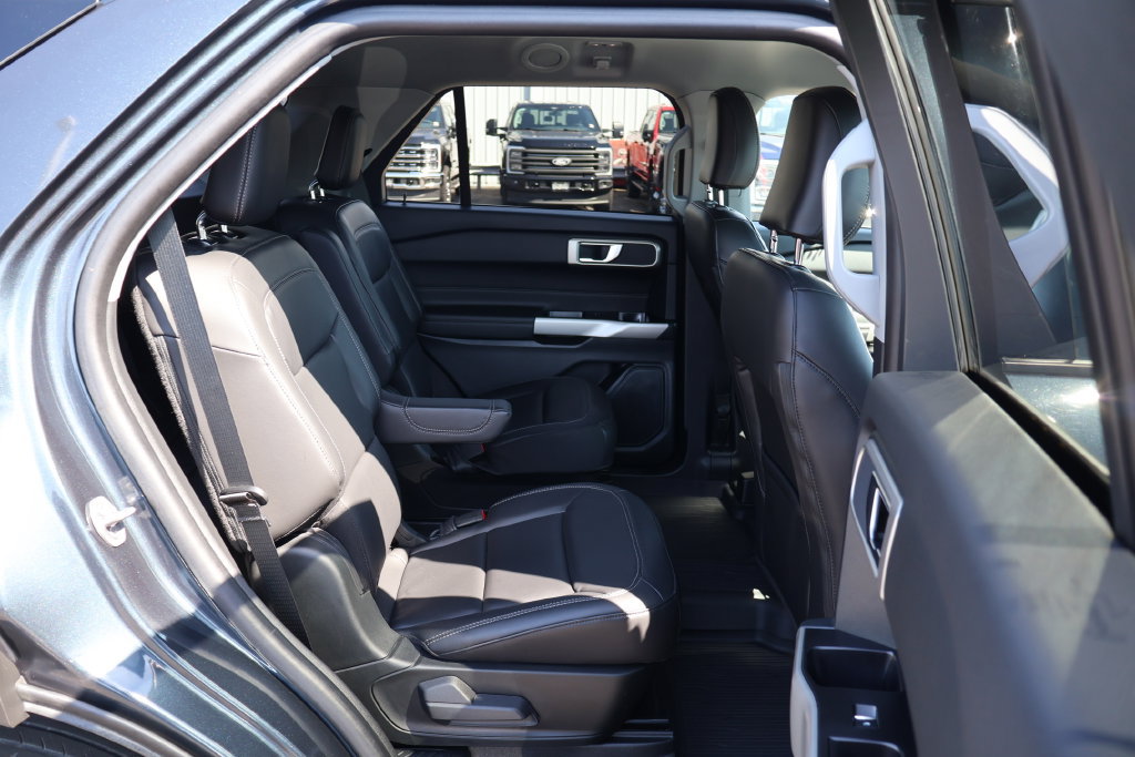 Used 2023 Ford Explorer XLT w/ Equipment Group 202A AWD/4WD image 24