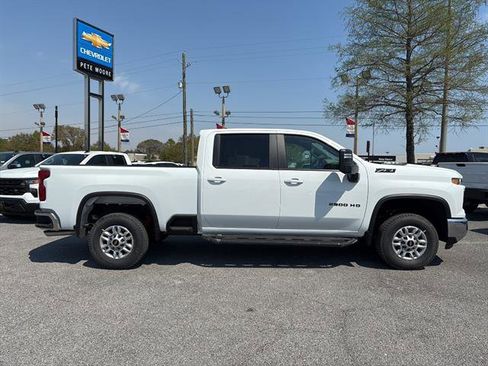 New 2026 Chevrolet Silverado 2500 LT w/ Convenience Package AWD/4WD image 5