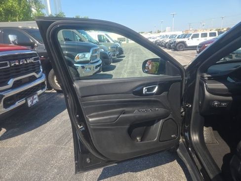 Used 2025 Jeep Compass Limited w/ Sun & Sound Group AWD/4WD image 13