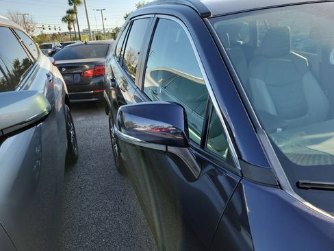 Used 2021 Toyota RAV4 XLE Premium image 10