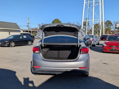 Used 2015 Hyundai Elantra SE image 24