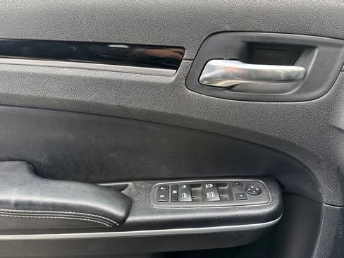 Used 2022 Chrysler 300 S image 8