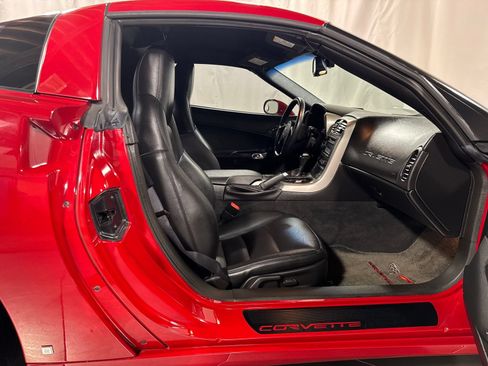 Used 2005 Chevrolet Corvette Coupe w/ Preferred Equipment Group RWD image 5