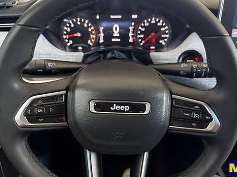 Used 2024 Jeep Compass Latitude AWD/4WD image 30