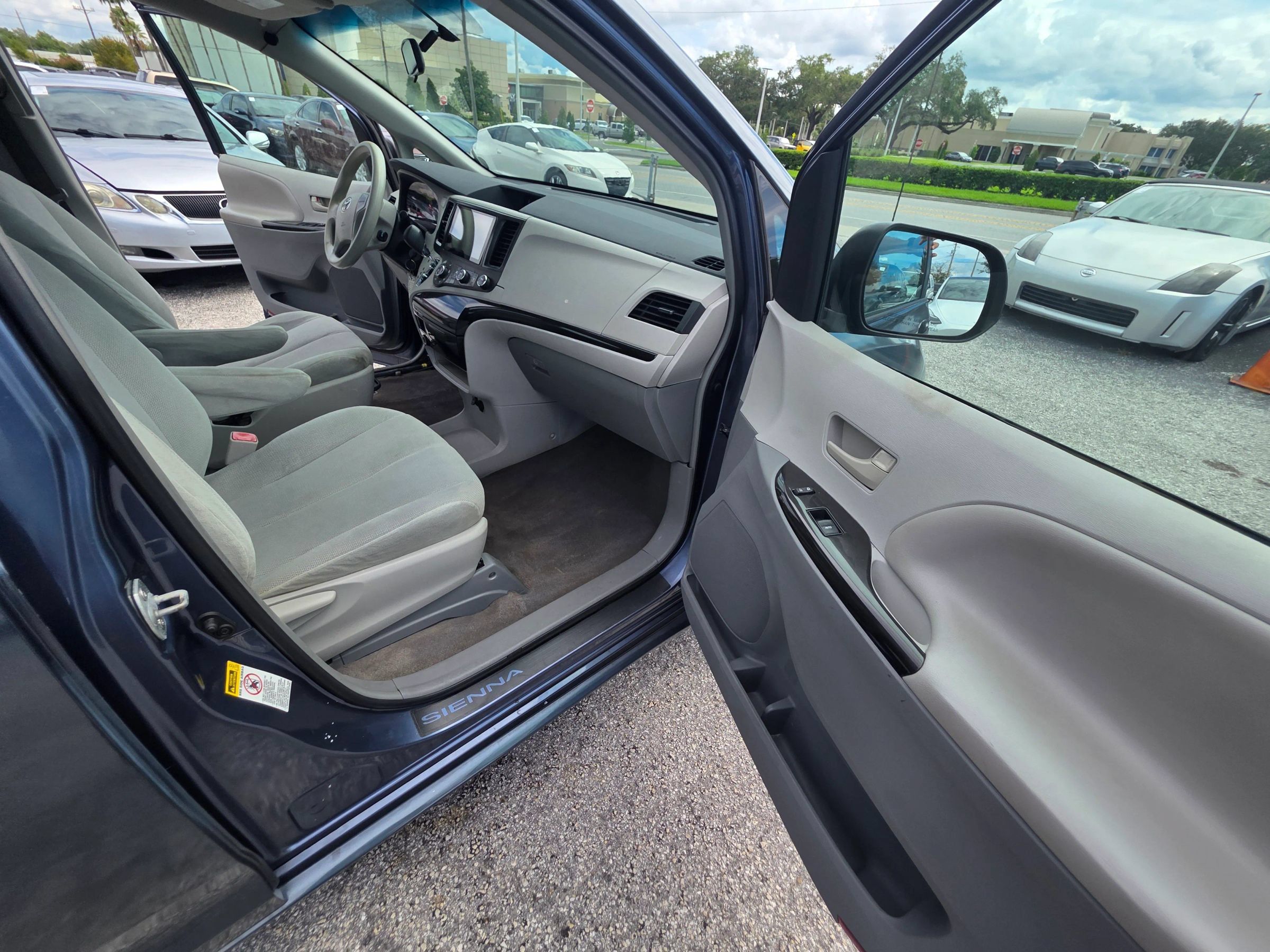 Used 2014 Toyota Sienna L FWD image 19