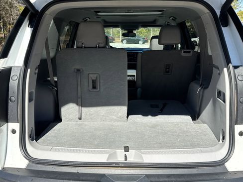 Used 2021 GMC Acadia SLT w/ Technology Package image 18