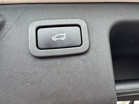 Used 2018 Land Rover Discovery Sport HSE image 48