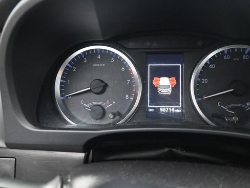 Used 2019 Toyota Highlander LE FWD image 18