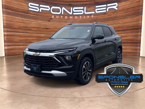 Used 2025 Chevrolet TrailBlazer LT AWD/4WD image 1