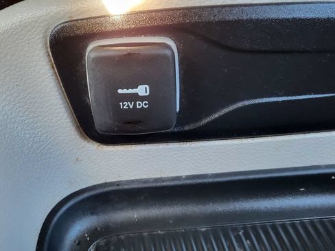 Used 2024 Chrysler Pacifica Limited FWD image 38