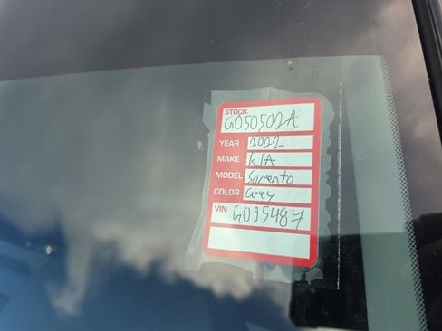 Certified 2022 Kia Sorento LX FWD image 9
