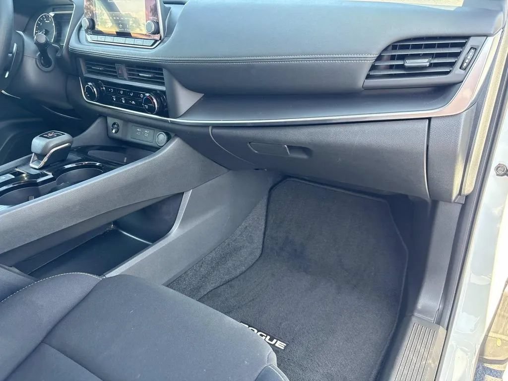 Used 2025 Nissan Rogue S FWD image 24