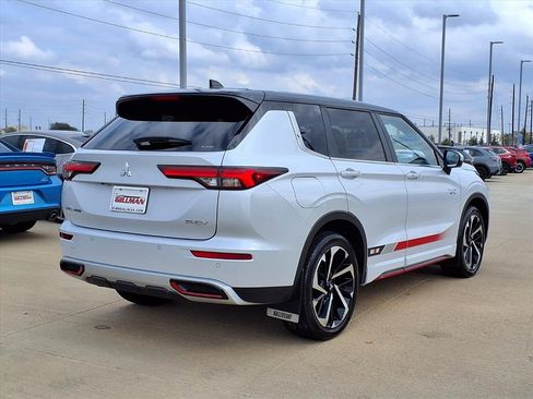 Used 2024 Mitsubishi Outlander SE image 7