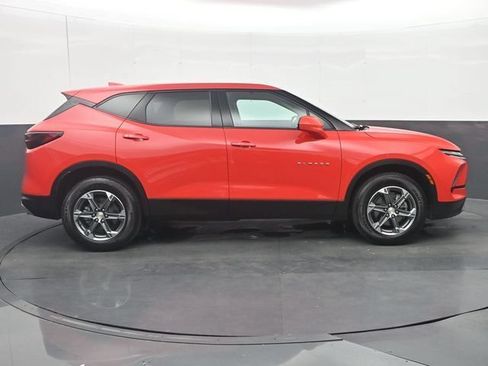 Used 2025 Chevrolet Blazer LT FWD image 8