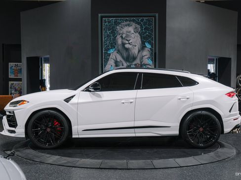 Used 2019 Lamborghini Urus image 21