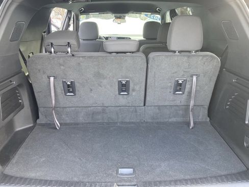 Used 2025 Chevrolet Traverse LT image 24