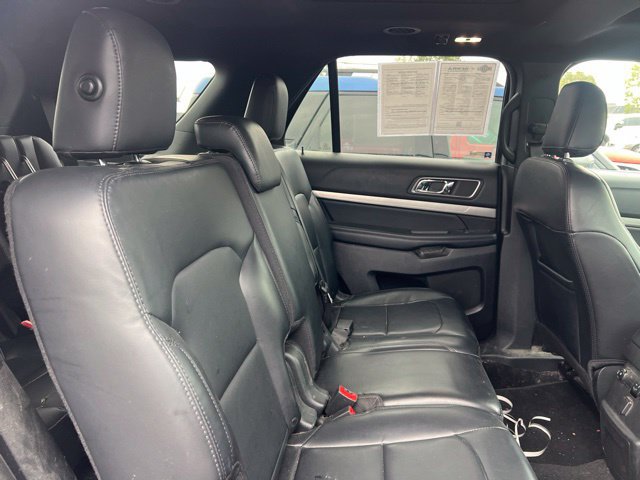 Used 2019 Ford Explorer XLT w/ Equipment Group 202A AWD/4WD image 10