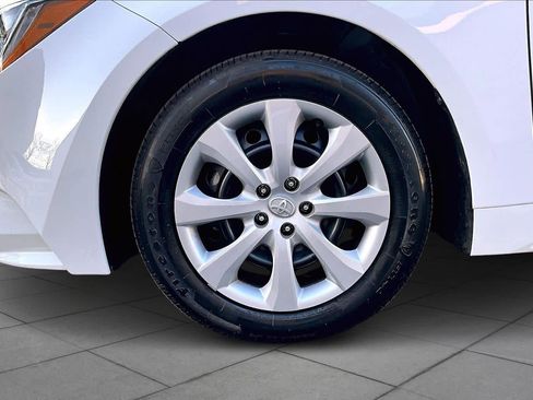 Used 2025 Toyota Corolla LE image 11