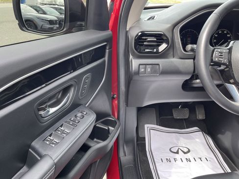 Used 2025 Honda Pilot Touring image 2