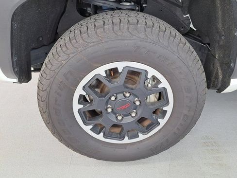 Used 2024 Toyota Tacoma TRD Off-Road AWD/4WD image 31