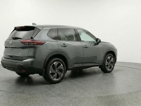 Used 2025 Nissan Rogue SV FWD image 9
