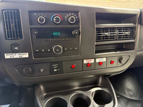 Used 2013 Chevrolet Express 2500 RWD image 25