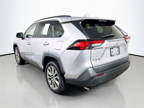 Used 2022 Toyota RAV4 XLE Premium image 8
