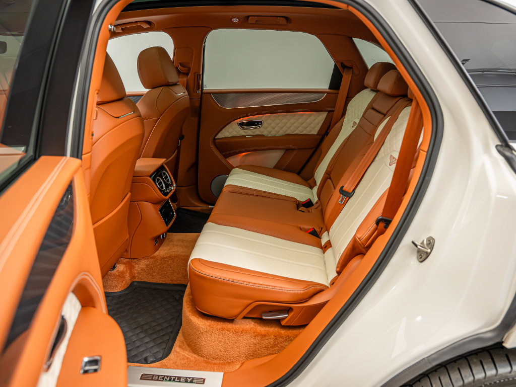 Used 2022 Bentley Bentayga AWD/4WD image 54