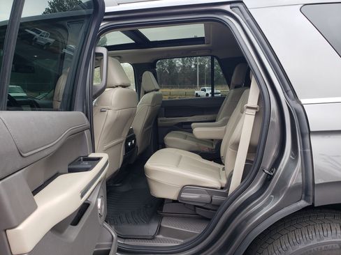 Used 2021 Ford Expedition XLT image 31