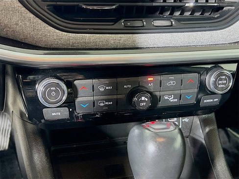 Used 2022 Jeep Compass Latitude w/ Sun and Sound Group image 15