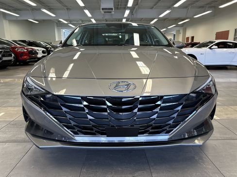 Used 2021 Hyundai Elantra Limited image 18
